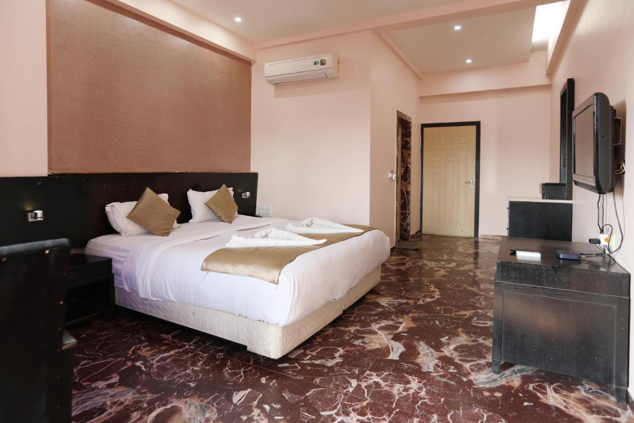 Hotel Aristro Lonavala Buitenkant foto