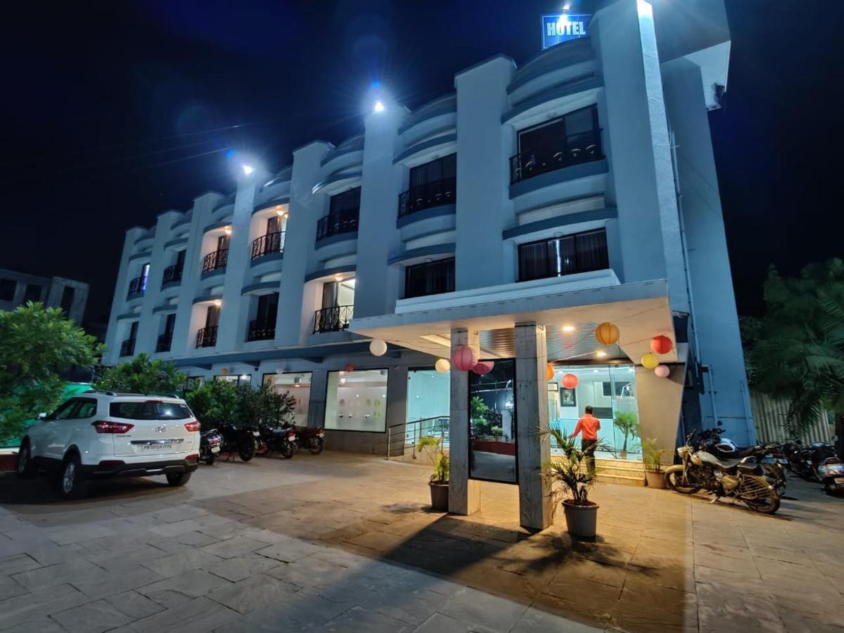 Hotel Aristro Lonavala Buitenkant foto