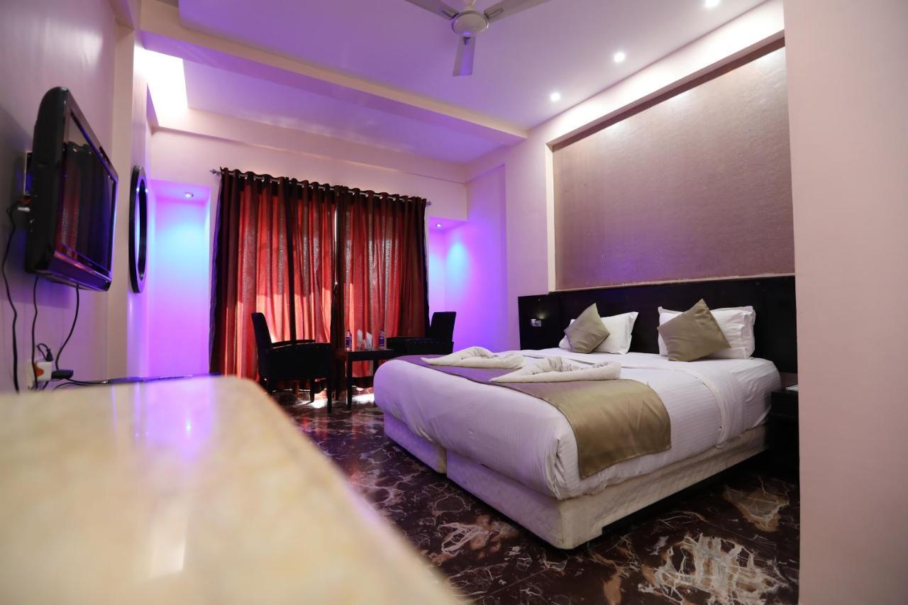 Hotel Aristro Lonavala Buitenkant foto