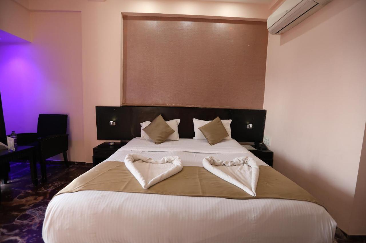 Hotel Aristro Lonavala Buitenkant foto