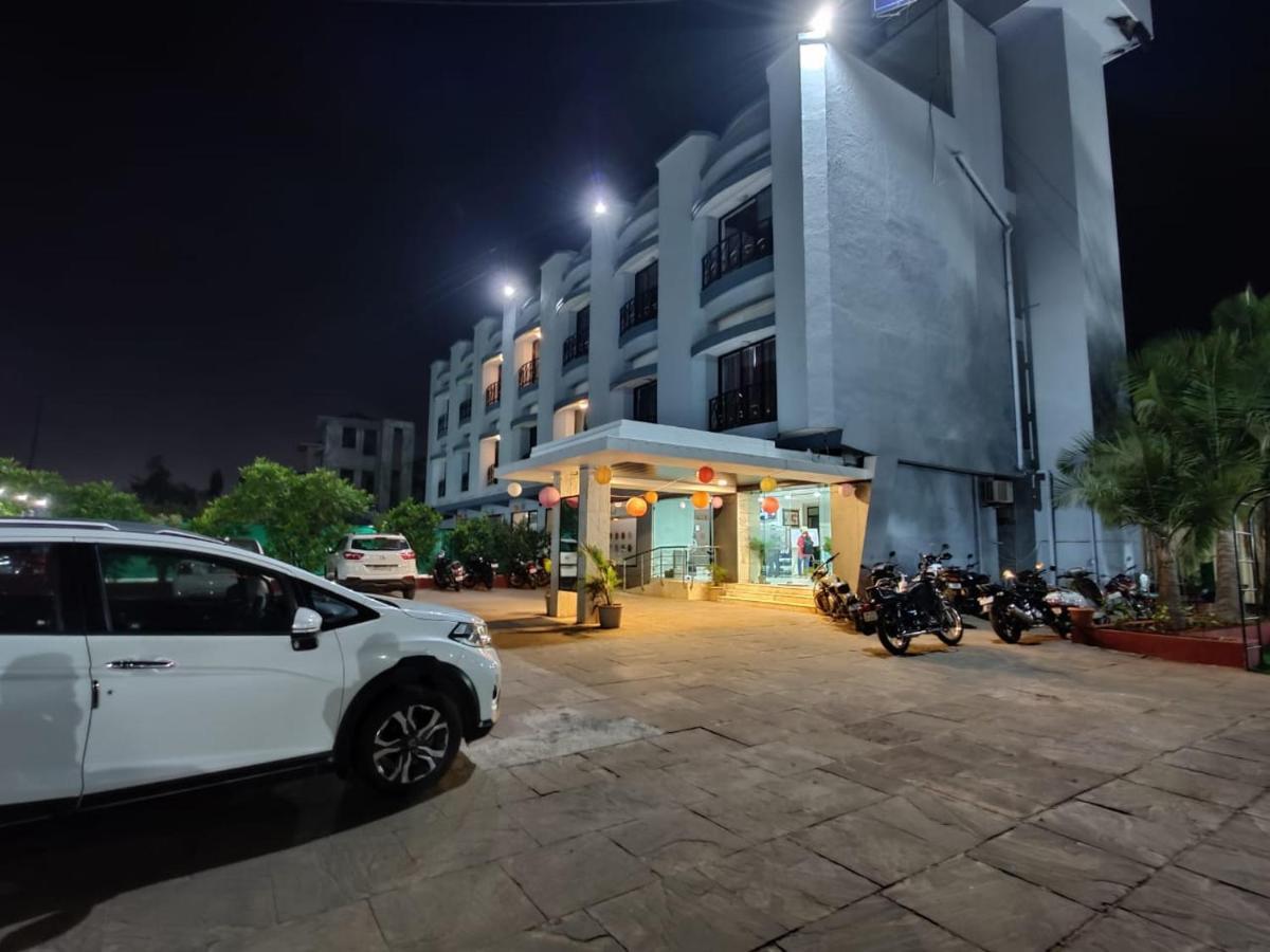 Hotel Aristro Lonavala Buitenkant foto