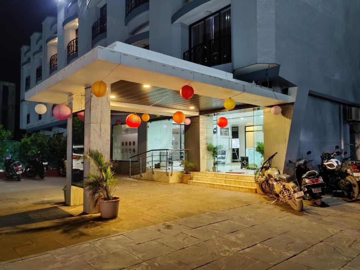 Hotel Aristro Lonavala Buitenkant foto