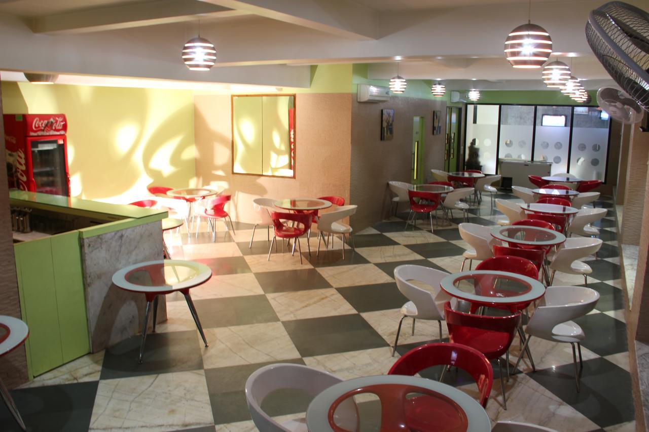 Hotel Aristro Lonavala Buitenkant foto