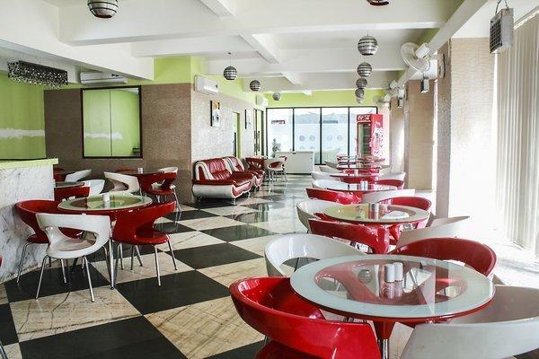 Hotel Aristro Lonavala Buitenkant foto