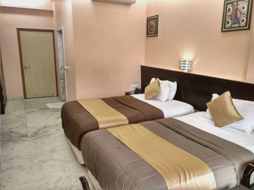 Hotel Aristro Lonavala Buitenkant foto