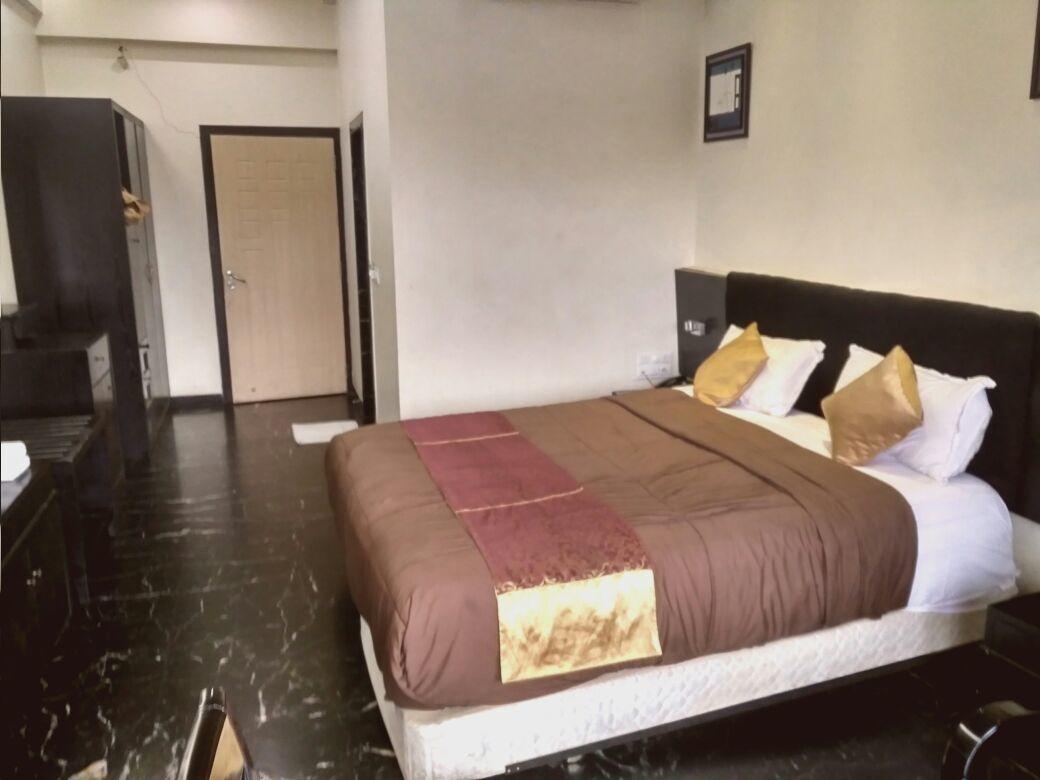 Hotel Aristro Lonavala Buitenkant foto